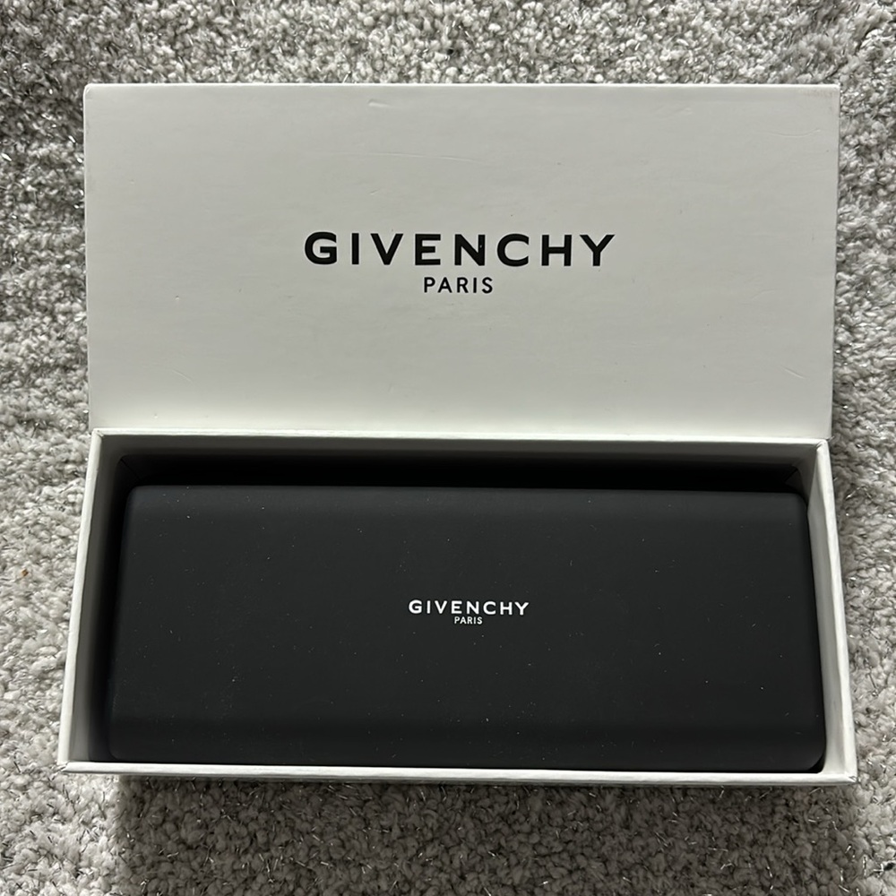 Givenchy Paris sun glasses case and gift box set! - Picture 3 of 3